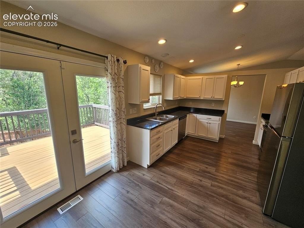 7811 Hidden Pine Dr - Photo 7 of 27