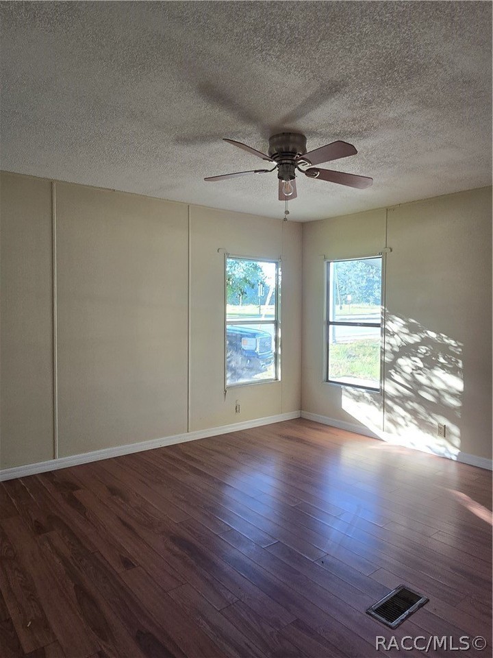 6821 Sw 60th Ave - Photo 6 of 11