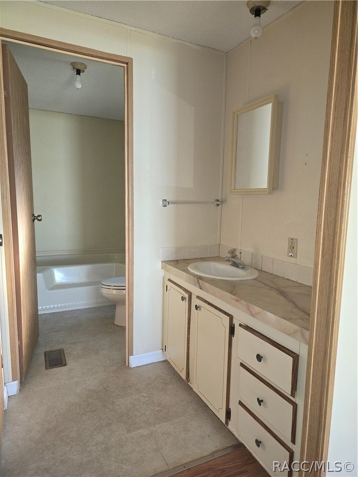 6821 Sw 60th Ave - Photo 7 of 11