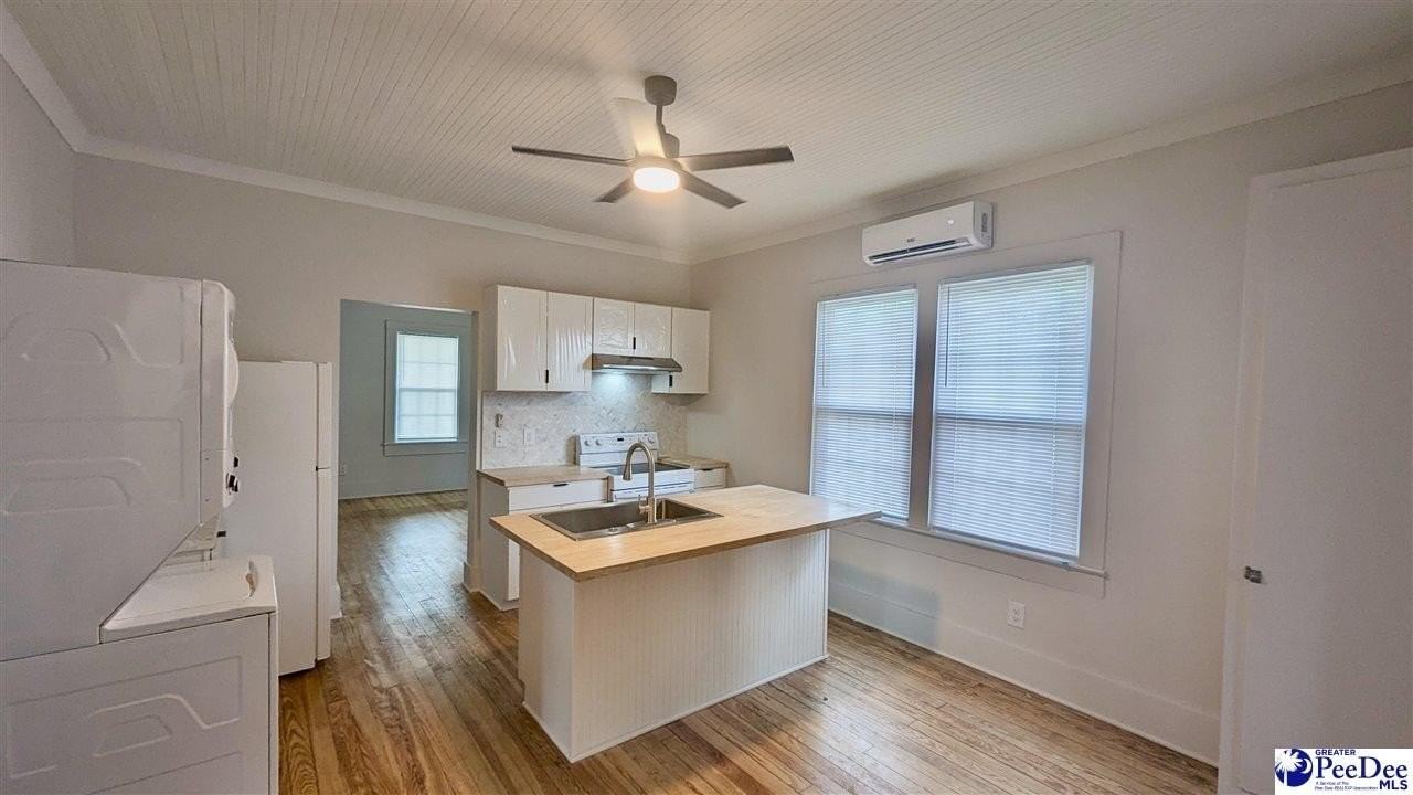 1110 Oakland Ave - Photo 2 of 13
