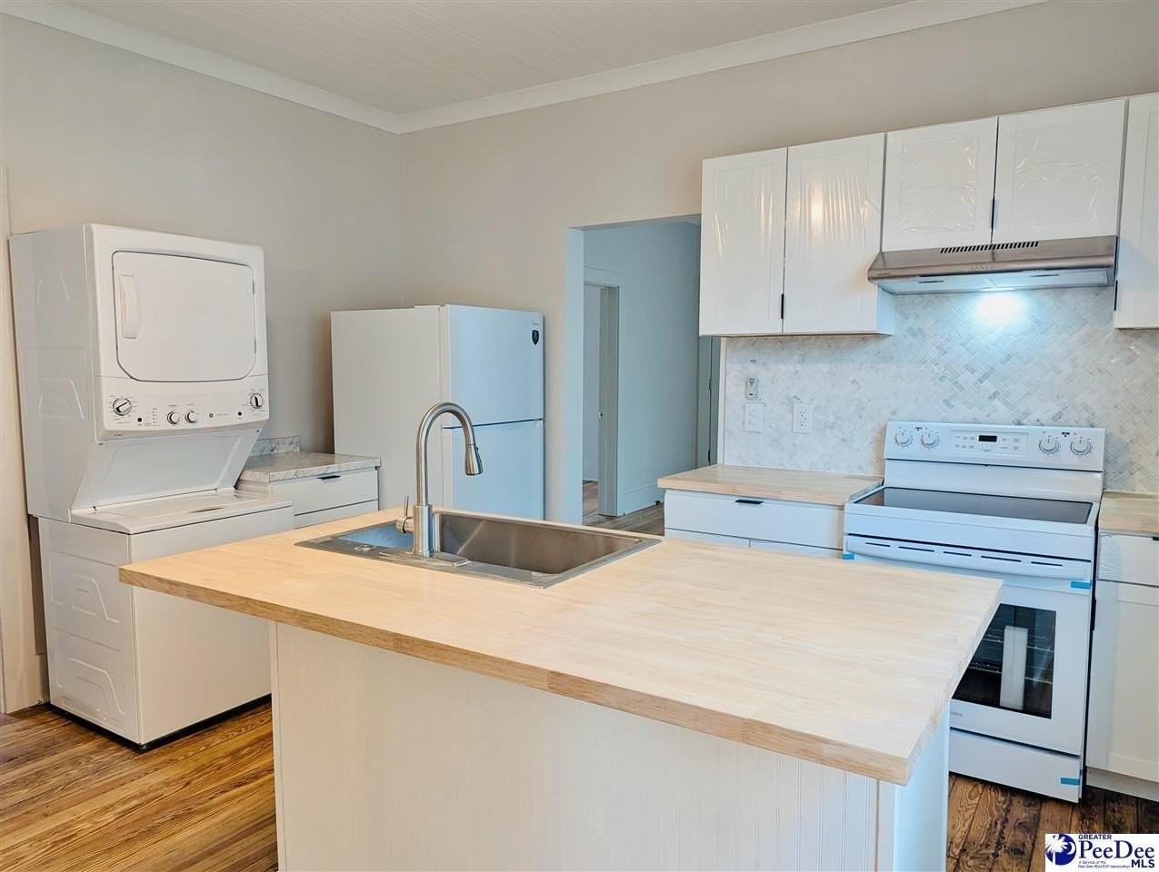 1110 Oakland Ave - Photo 3 of 13