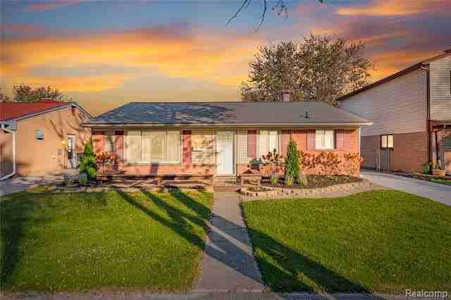 8222 Carrousel Blvd - Photo 2 of 38