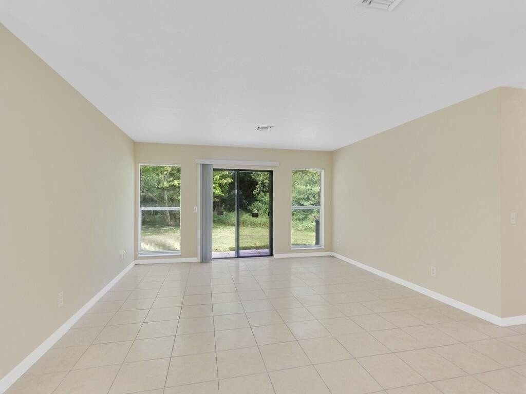 125 Ne Prima Vista Blvd - Photo 4 of 39