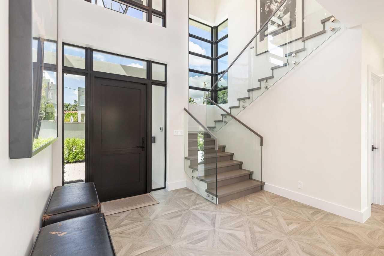 6840 Lake Ave - Photo 2 of 36