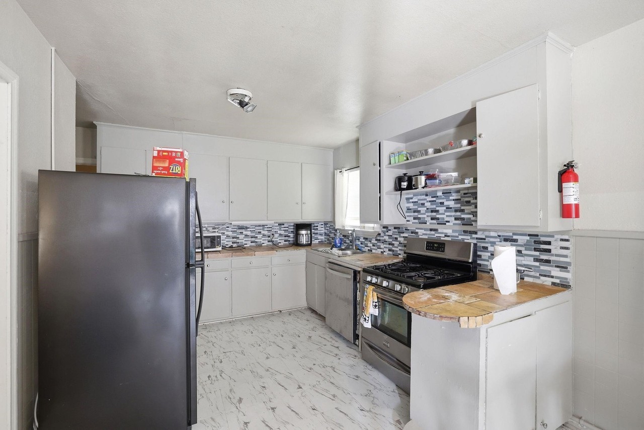 1645 79th Ave - Photo 7 of 16