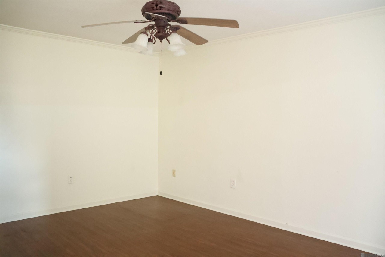 10298 W Winston Ave - Photo 3 of 17