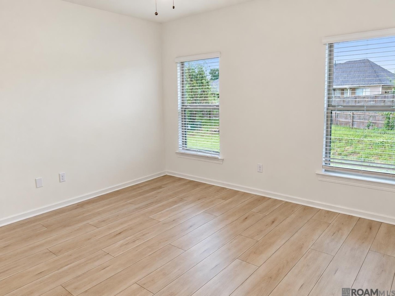 23668 Sweetbriar Ct - Photo 4 of 11