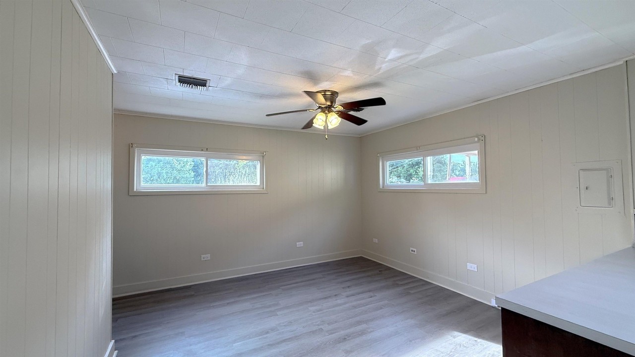 817 Narrow St - Photo 3 of 6