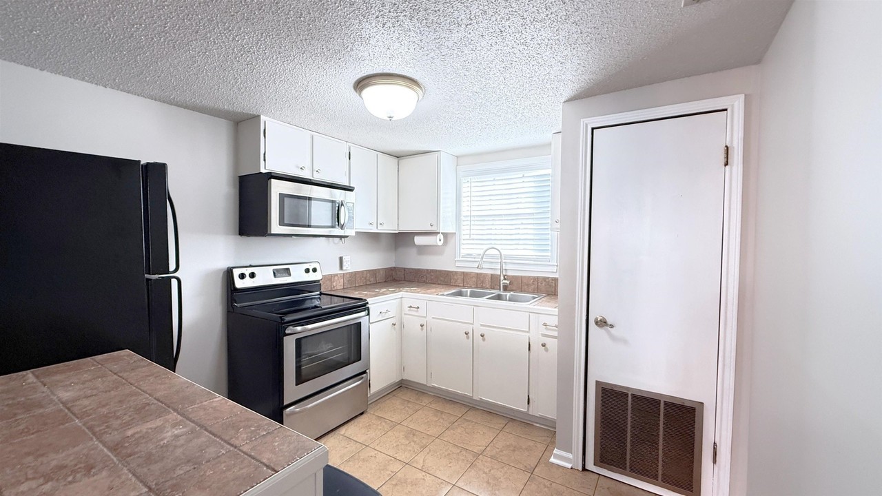 112 Palm Pl Apt A - Photo 3 of 5