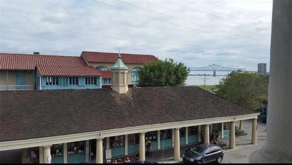 915 Decatur St - Photo 4 of 23