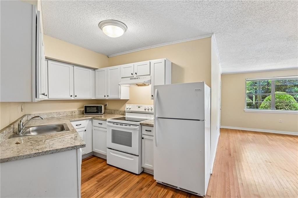 630 Broadway St - Photo 6 of 18