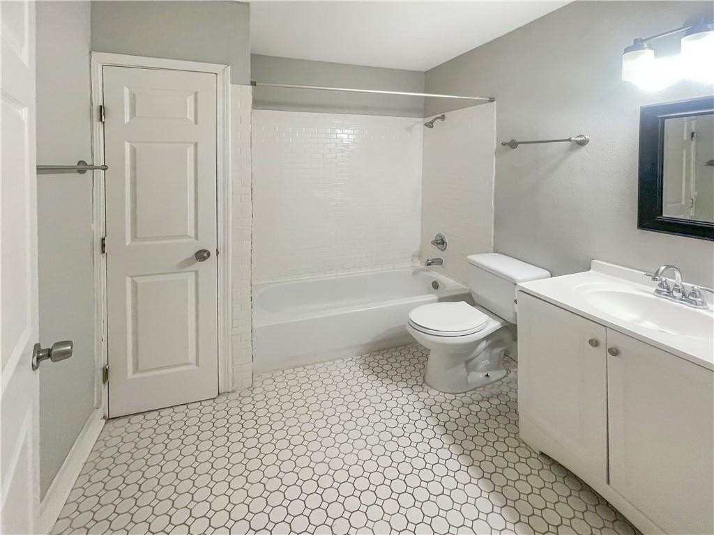 1803 S Rendon St - Photo 2 of 10