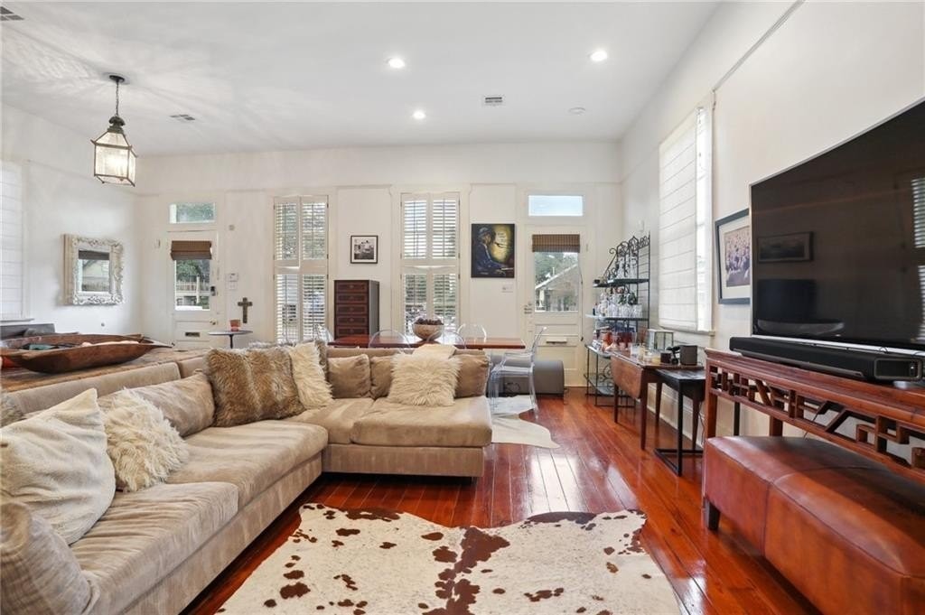 548 Jefferson Ave - Photo 4 of 15