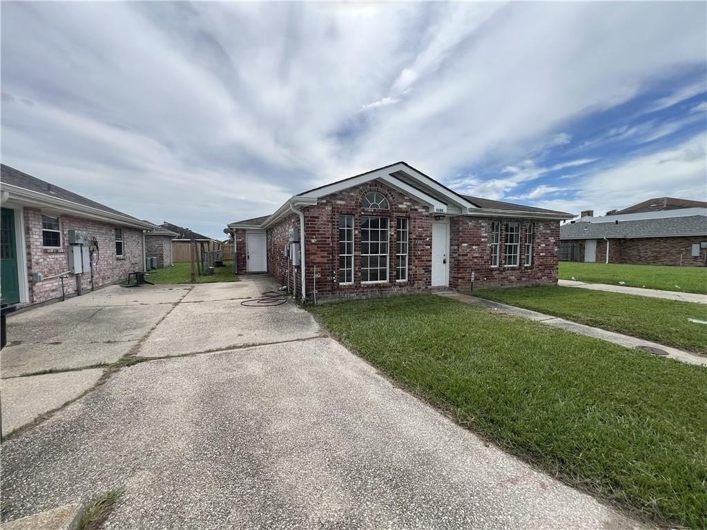 9102 Titans Dr - Photo 2 of 11