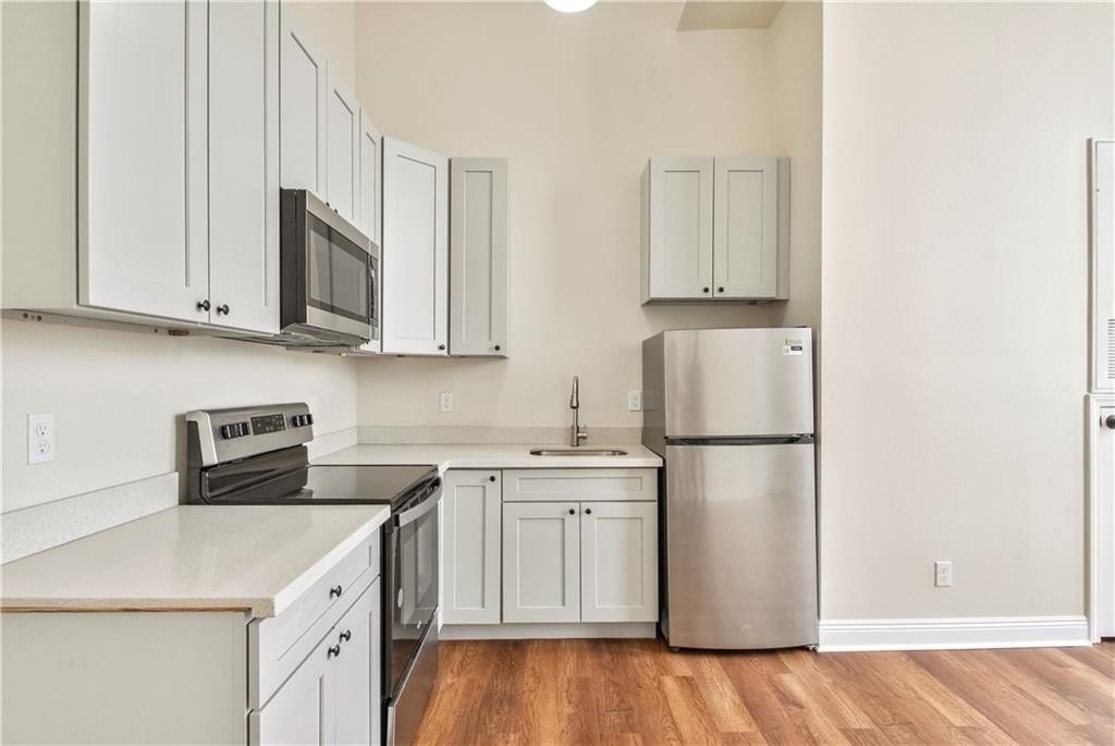2135 2nd St - Photo 2 of 22