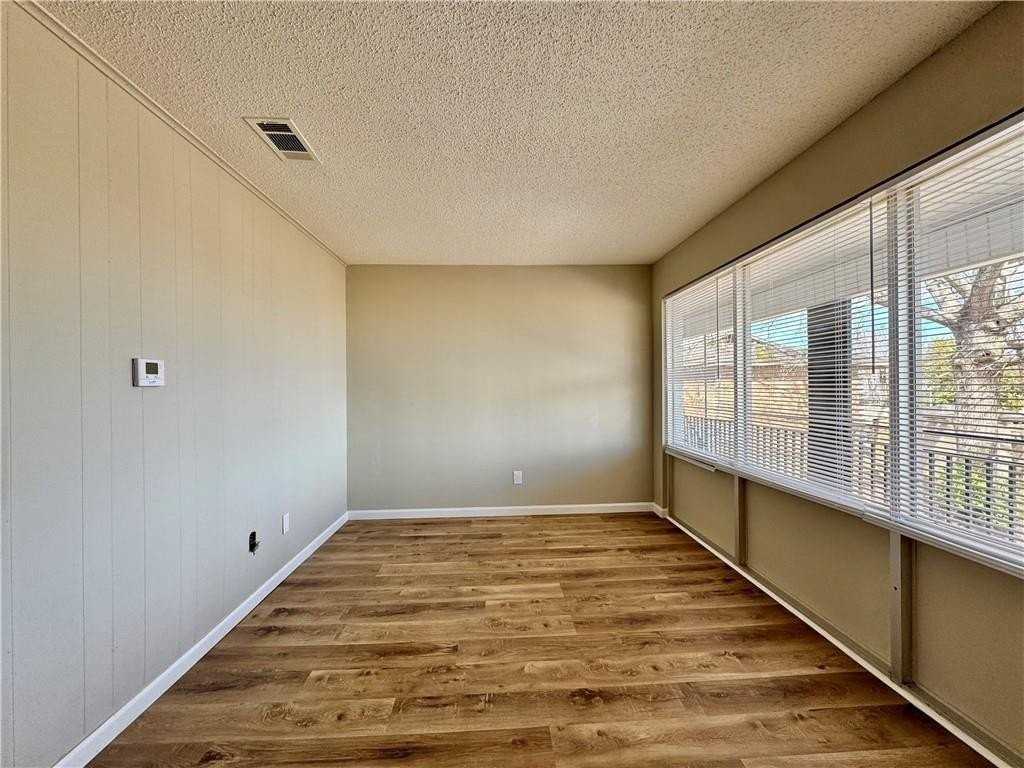 1716 Polk St - Photo 5 of 29