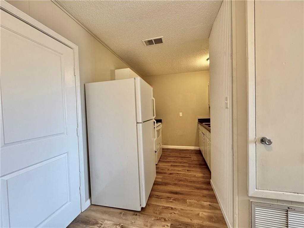 1716 Polk St - Photo 7 of 29