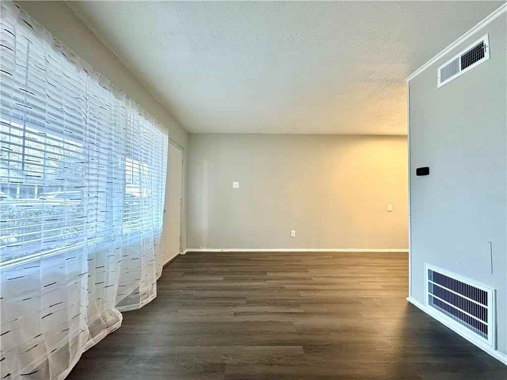 1721 White St - Photo 4 of 32