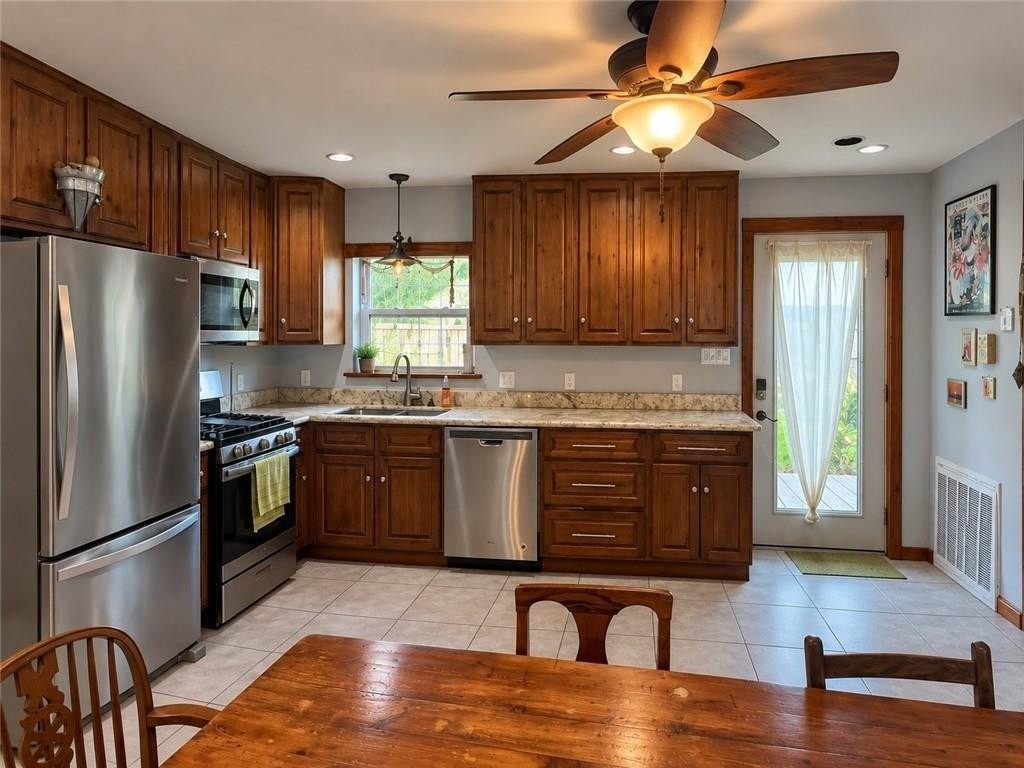 714 Mehle St - Photo 6 of 22