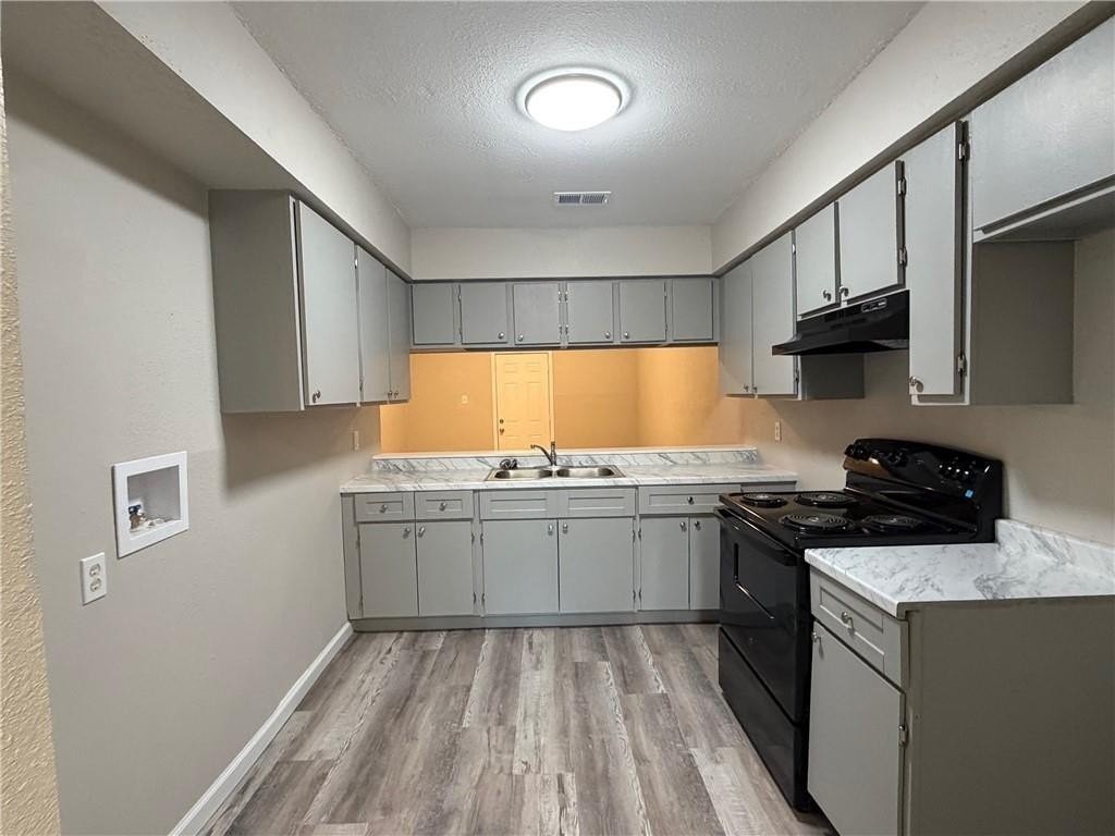 736 Walnut St - Photo 4 of 12