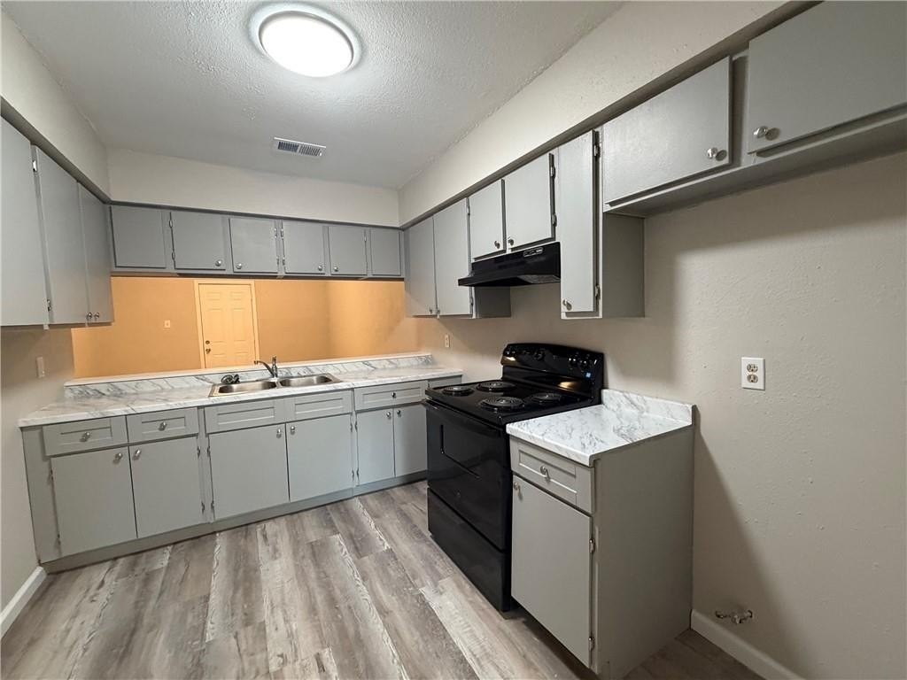 736 Walnut St - Photo 6 of 12