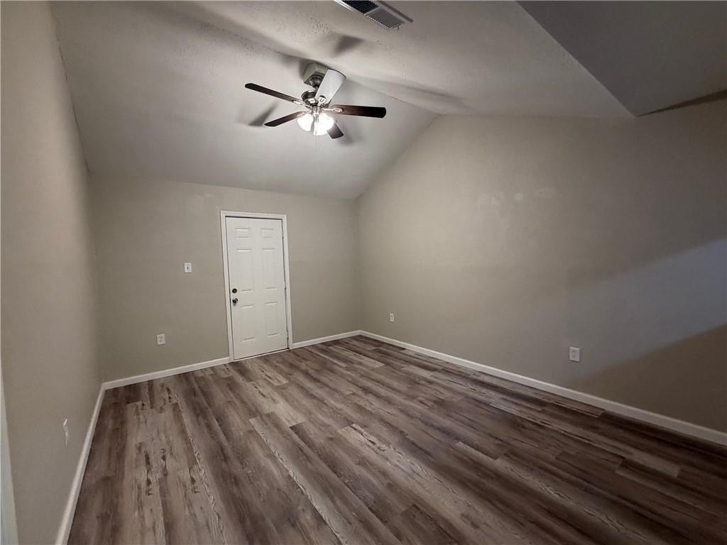 736 Walnut St - Photo 7 of 12