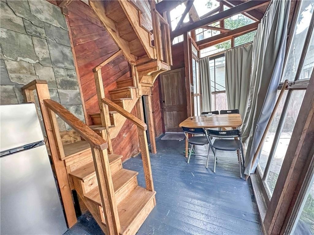 1204 Marengo St - Photo 2 of 13