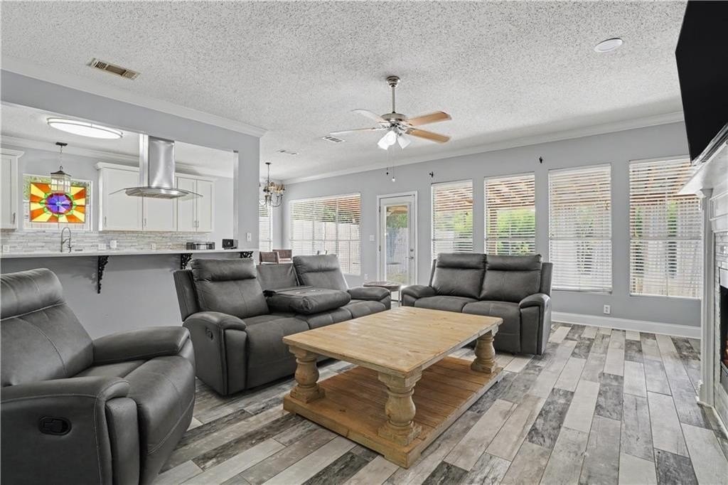 101 Woodridge Blvd - Photo 2 of 9
