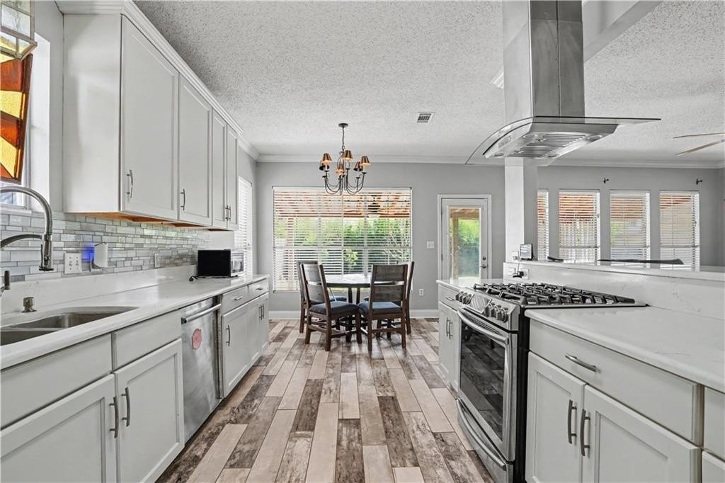 101 Woodridge Blvd - Photo 4 of 9