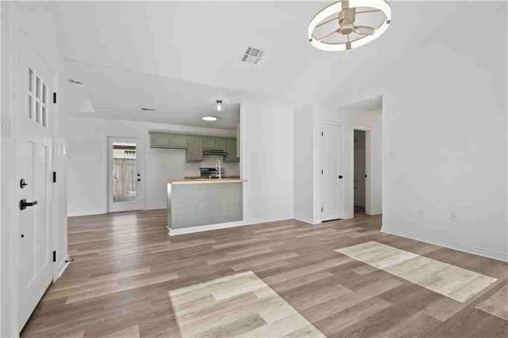 123 Scott St - Photo 3 of 13