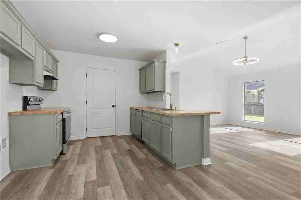 123 Scott St - Photo 4 of 13