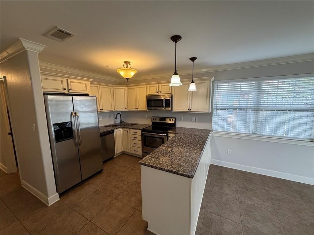 2617 Creely Dr - Photo 3 of 12