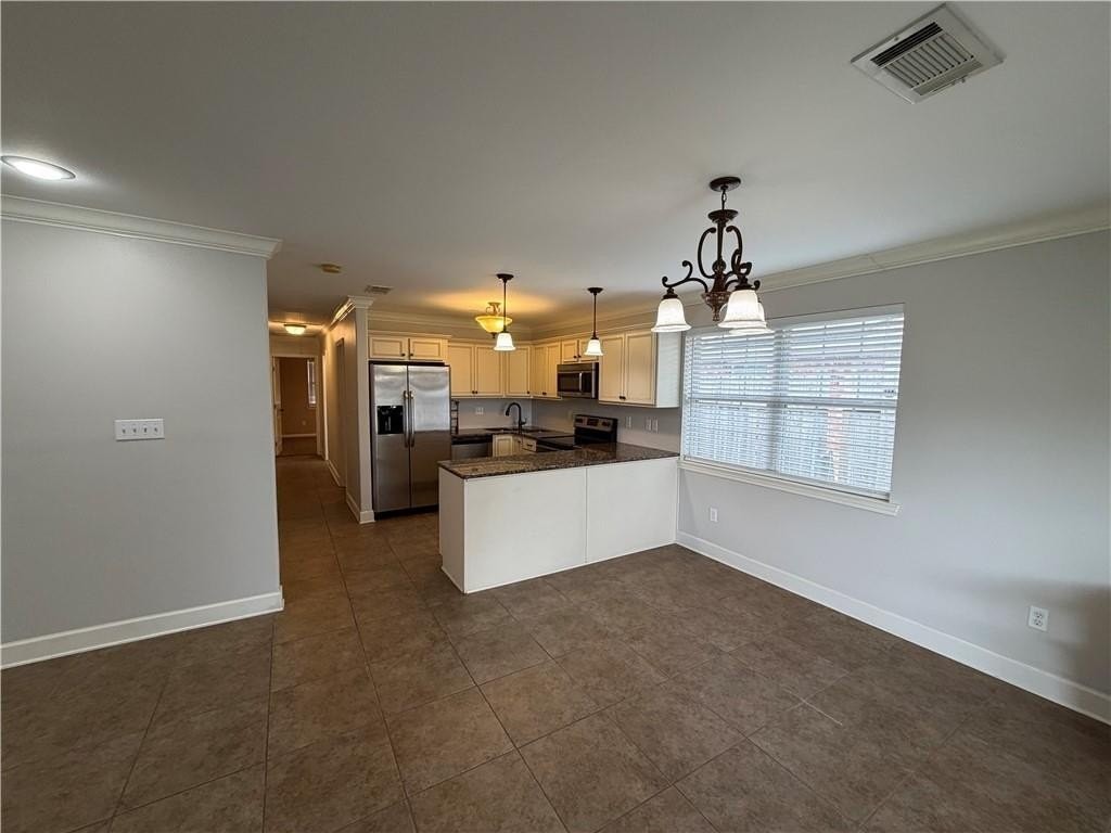 2617 Creely Dr - Photo 4 of 12