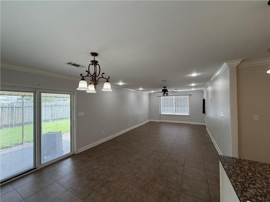 2617 Creely Dr - Photo 5 of 12