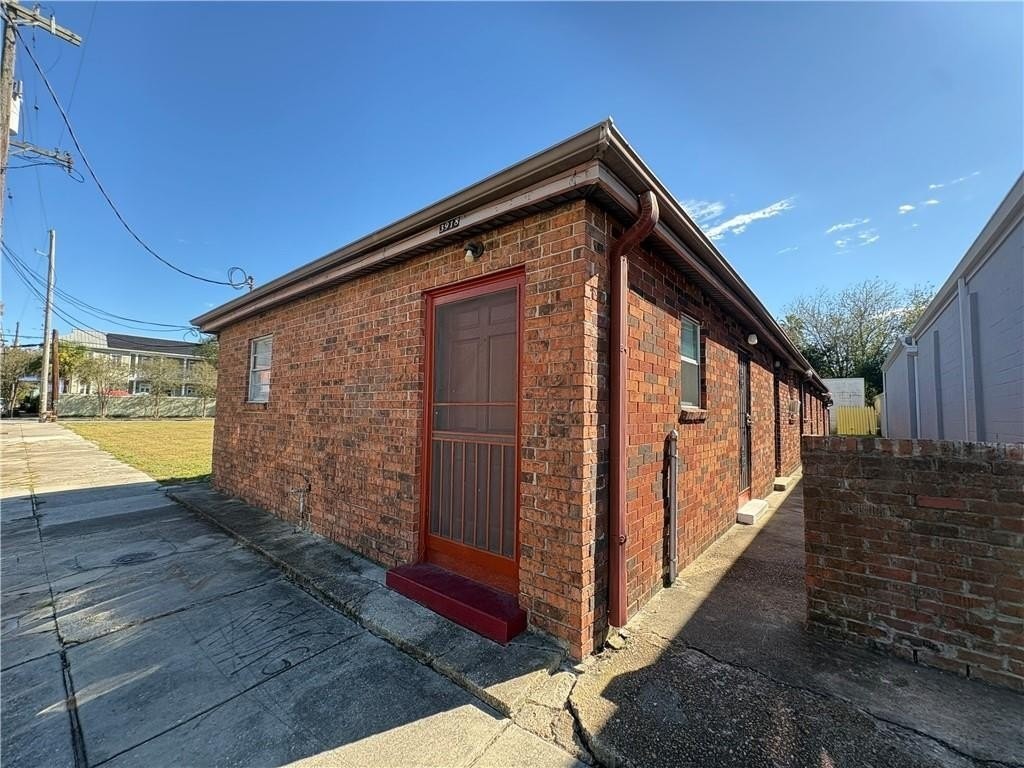 3918 Royal St - Photo 2 of 8