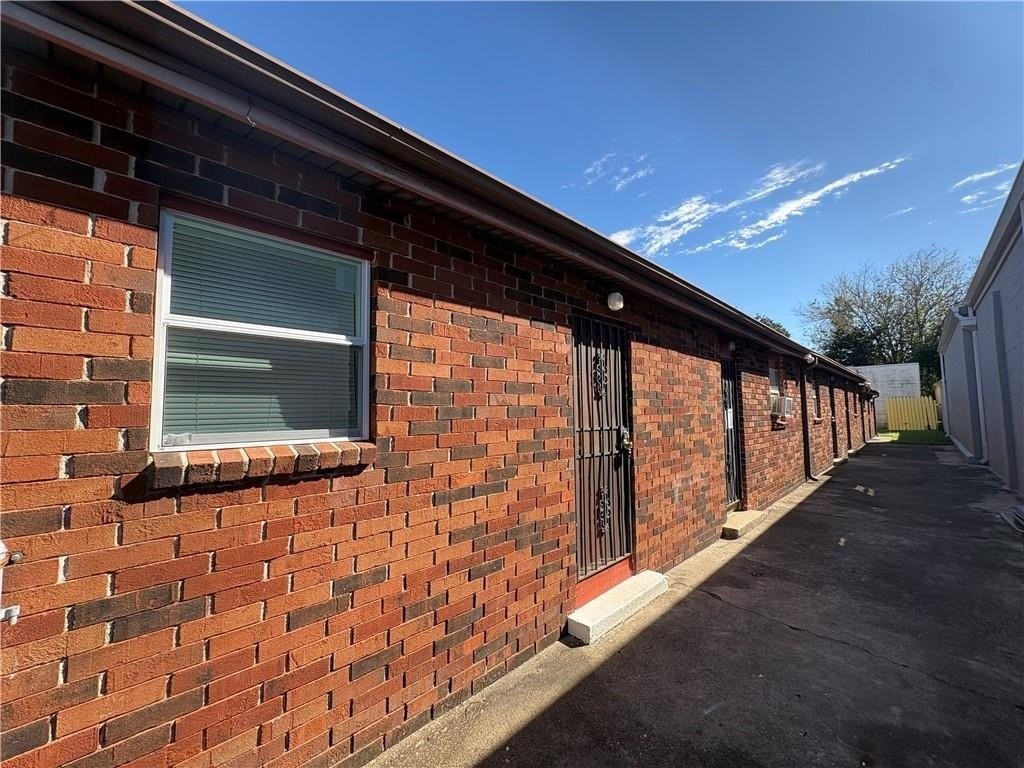 3918 Royal St - Photo 3 of 8