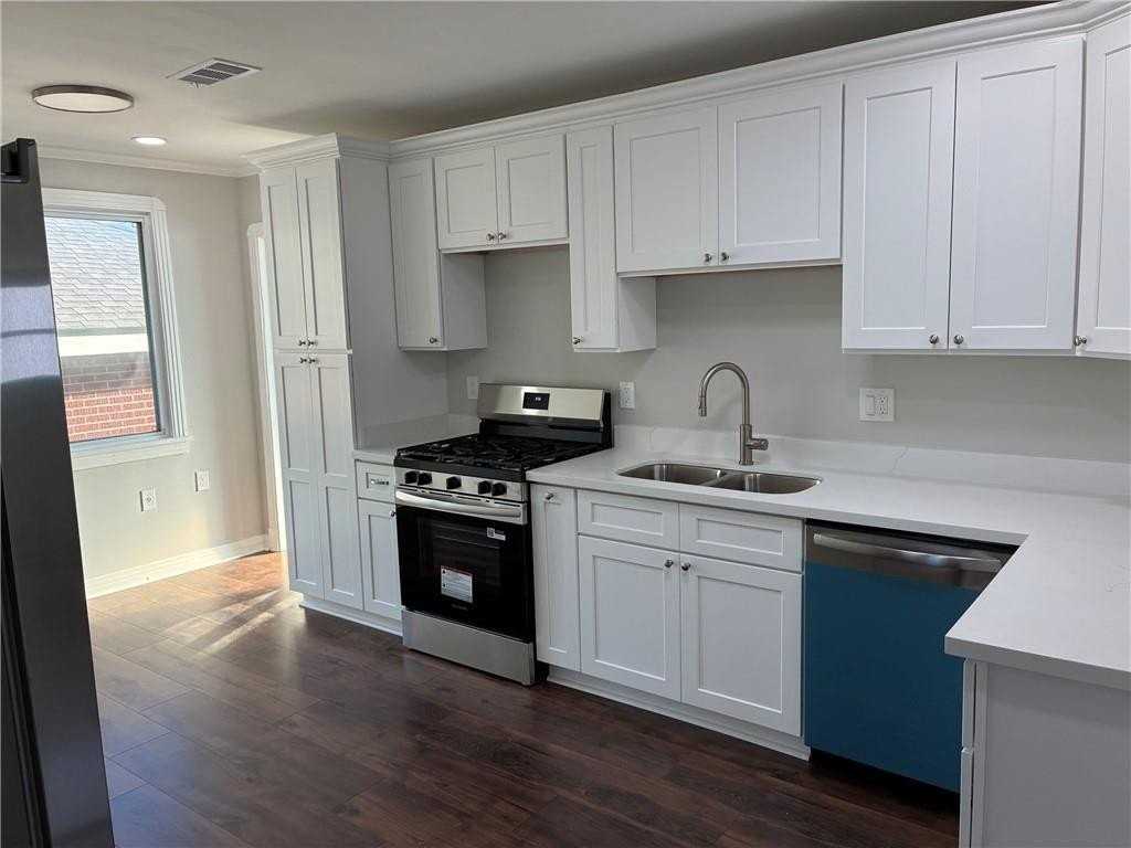 4916 Touro St - Photo 6 of 8