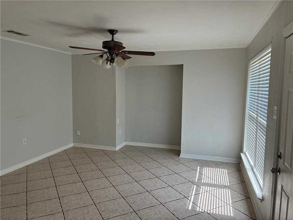 2104 7th St - Photo 2 of 11