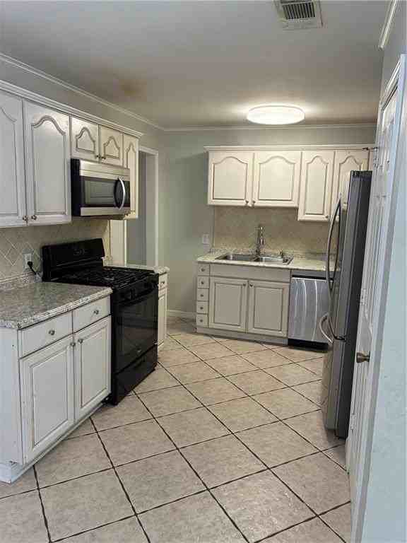 2104 7th St - Photo 3 of 11