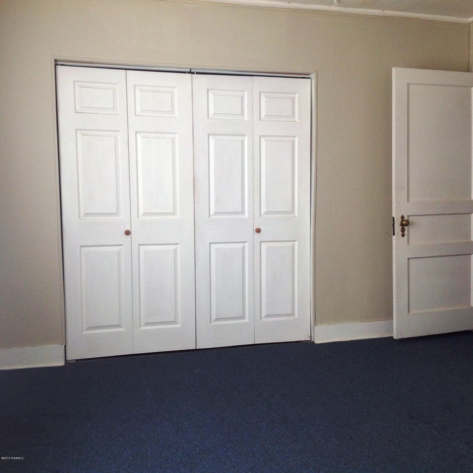 153 Sherwood Dr - Photo 3 of 13