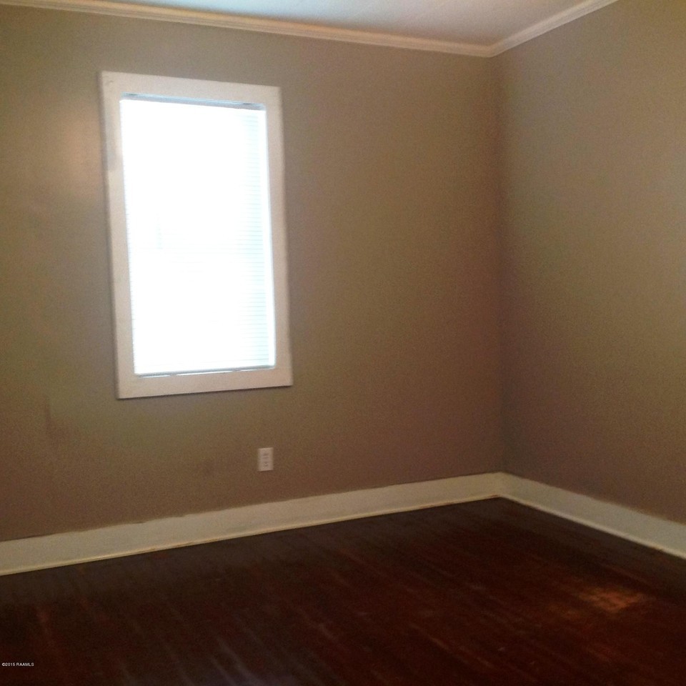 153 Sherwood Dr - Photo 4 of 13