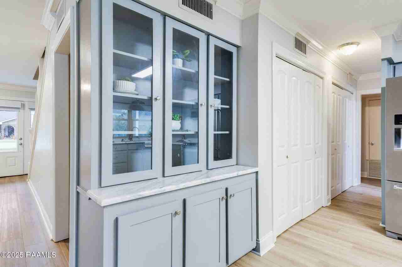 213 Miller St - Photo 7 of 42