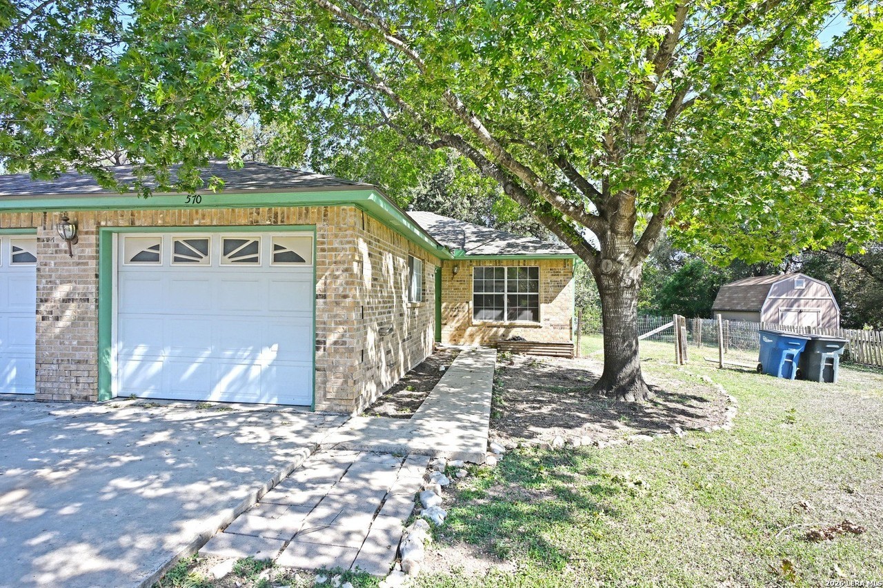 570 Beverly Ln - Photo 2 of 18