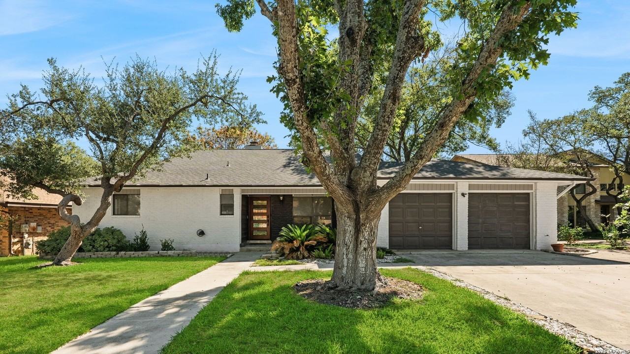 4534 Western Pine Woods - Photo 4 of 37