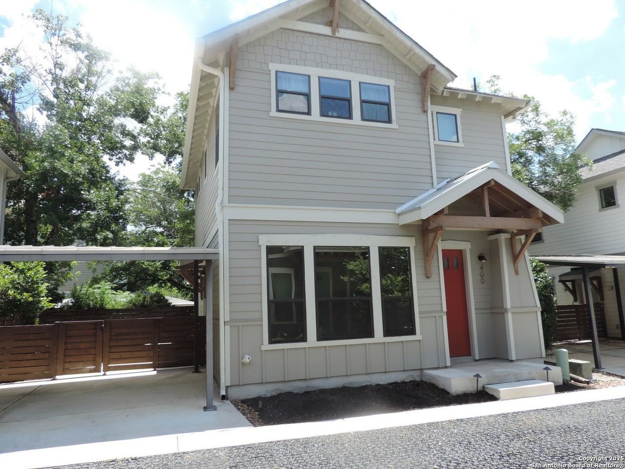 425 E Mistletoe Ave #400 - Photo 2 of 33
