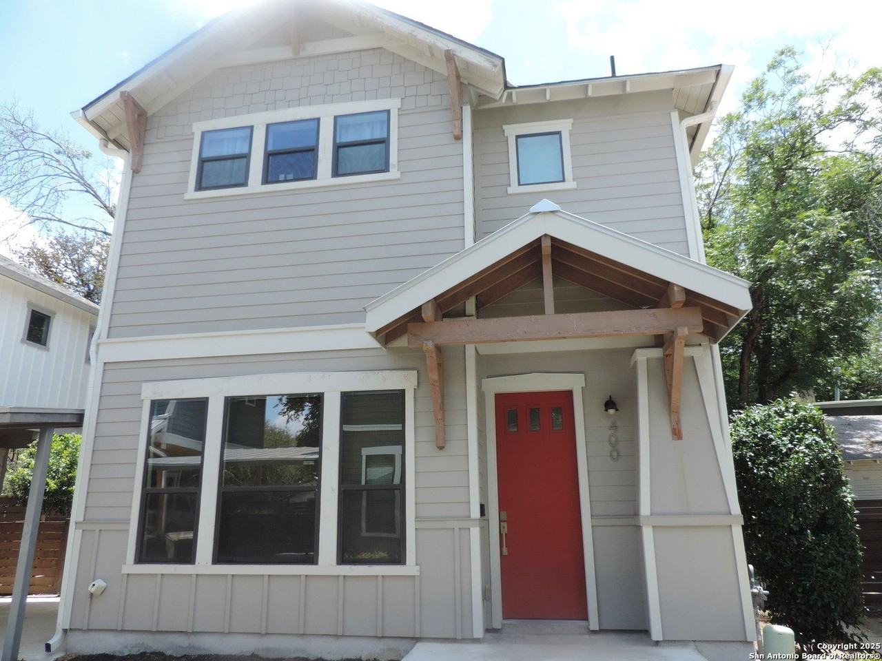 425 E Mistletoe Ave #400 - Photo 3 of 33