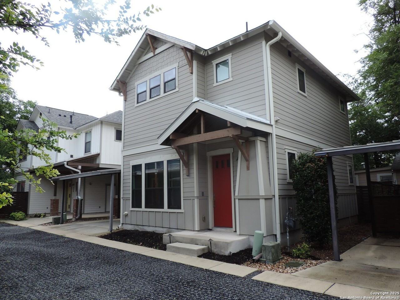 425 E Mistletoe Ave #400 - Photo 4 of 33