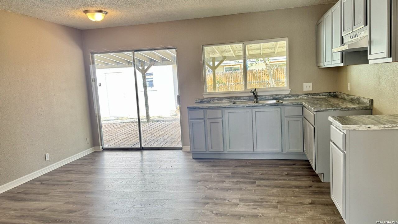9411 Stones River Dr - Photo 3 of 11