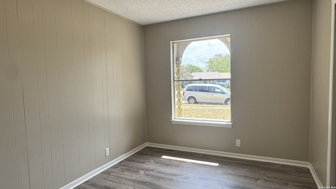 9411 Stones River Dr - Photo 4 of 11