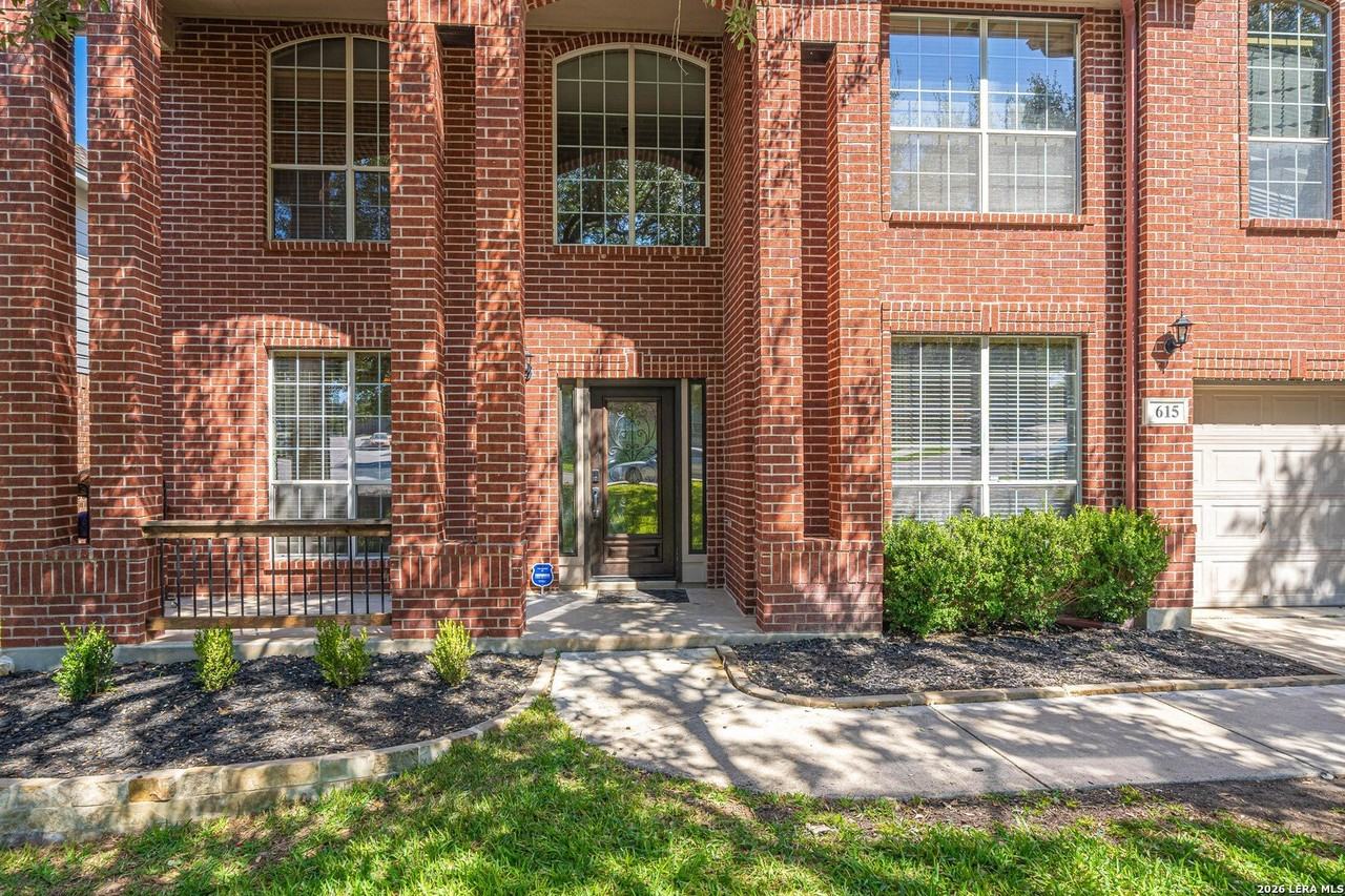 615 Windhurst - Photo 4 of 36